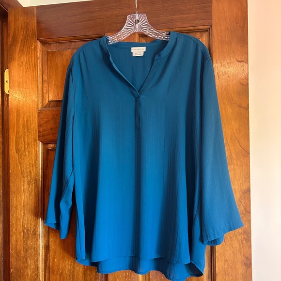 Women’s VanHeusen blouse - Picture 1 of 4